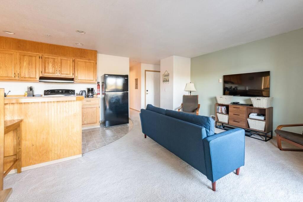 Cozy 2 Bedroom Condo Walking Distance From The Beach Ocean Shores Exterior photo