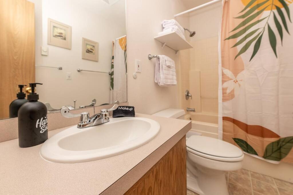 Cozy 2 Bedroom Condo Walking Distance From The Beach Ocean Shores Exterior photo