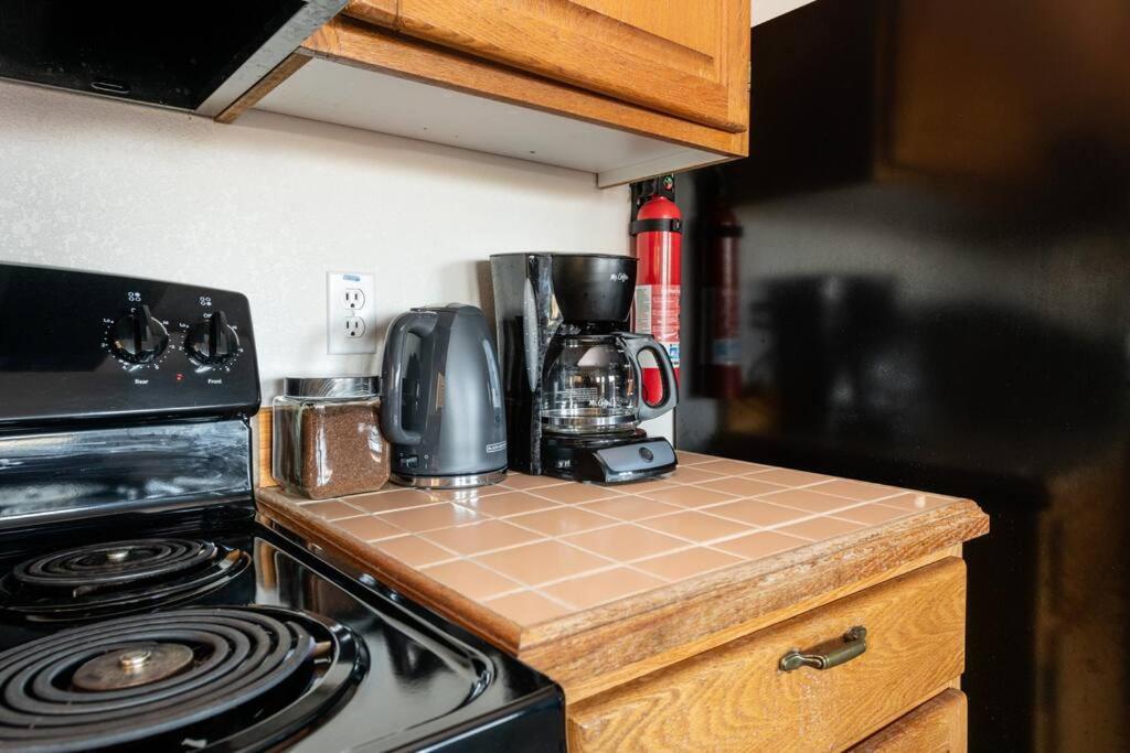 Cozy 2 Bedroom Condo Walking Distance From The Beach Ocean Shores Exterior photo
