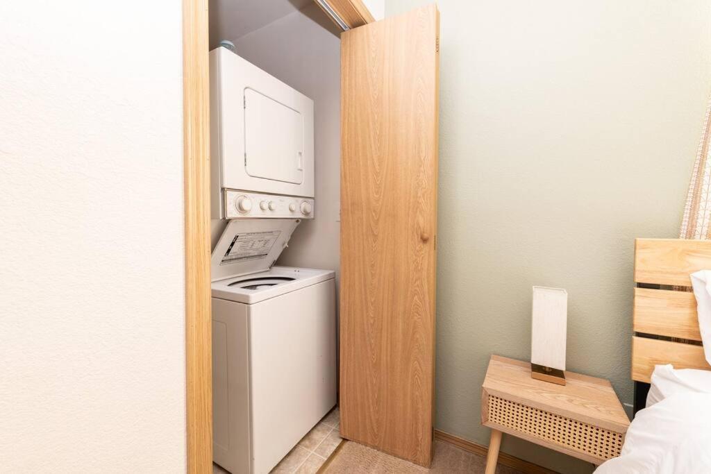 Cozy 2 Bedroom Condo Walking Distance From The Beach Ocean Shores Exterior photo
